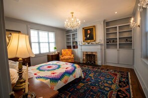 Room - Civil War Era Home, Stay in 1830 History with Modern Comforts (Perryville)