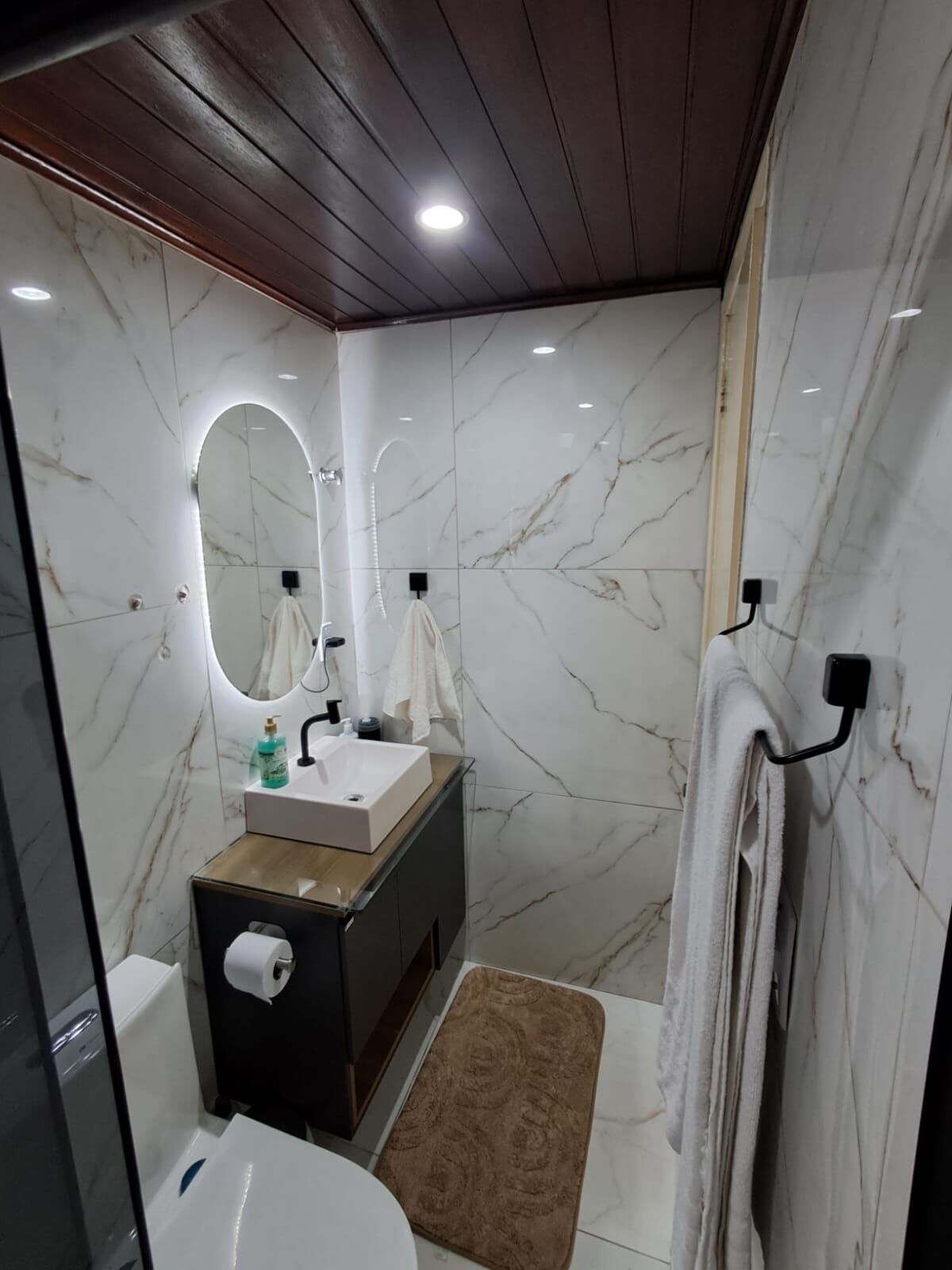 Dusche, Haartrockner, Bidet, Handtücher