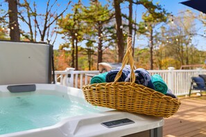Outdoor spa tub - Hot Tub*Fire Pits*Waterfront*Playground*Deck*Wi-Fi (Long Pond)