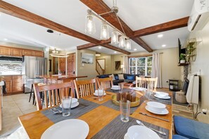 Dining - Hot Tub*Fire Pits*Waterfront*Playground*Deck*Wi-Fi (Long Pond)