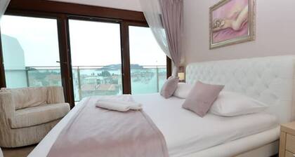 Hotel Princ-One Bedroom Suite with Double Bed 102 2