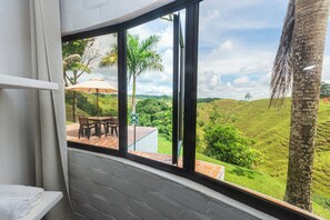 Habitación doble estándar, vista al jardín | Interior