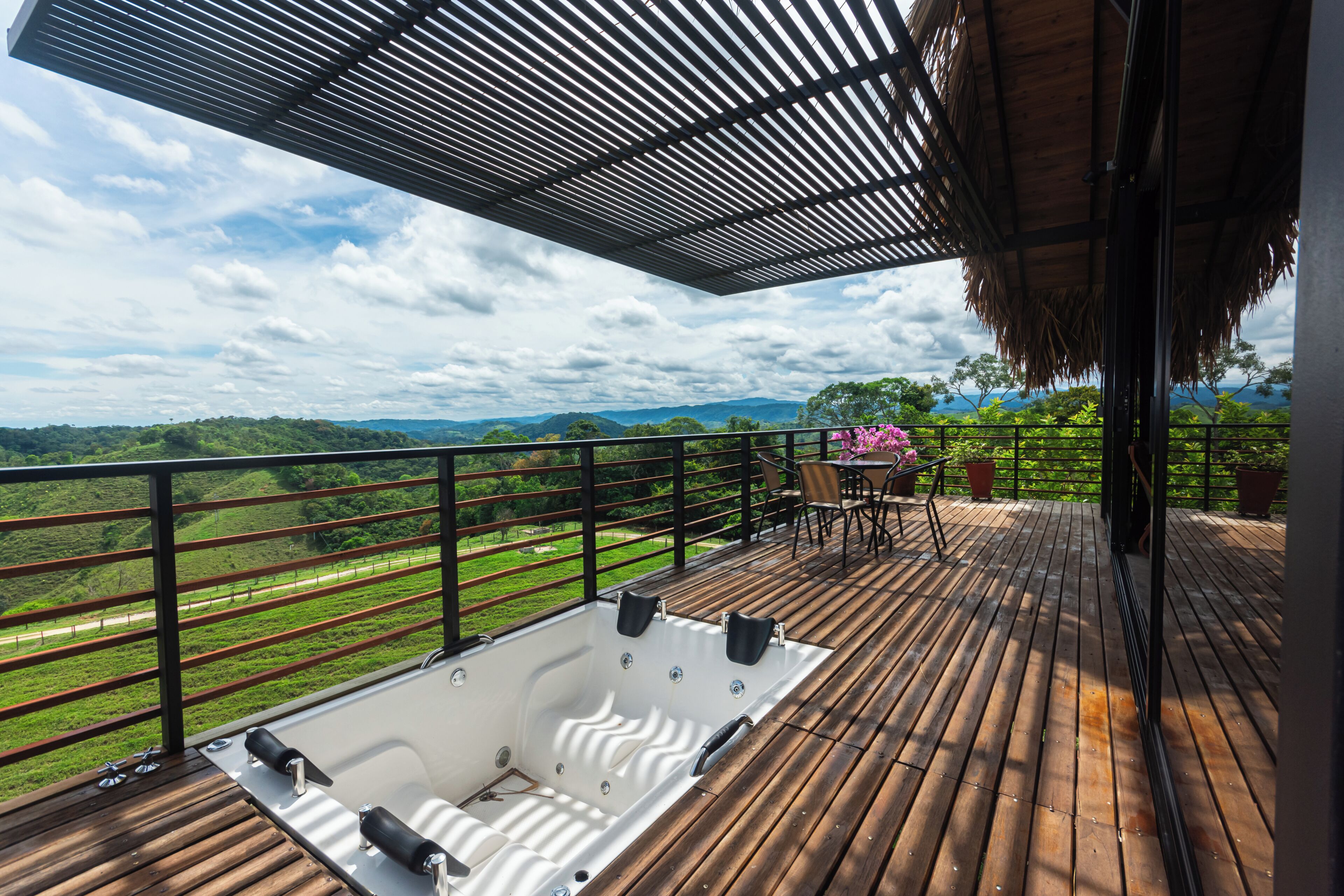 Family Cabin, 2 Queen Beds, Bathtub, Mountain View | Private spa tub