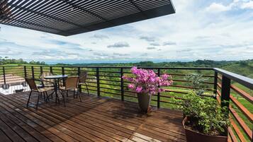 Family Cabin, 2 Queen Beds, Bathtub, Mountain View | Free WiFi