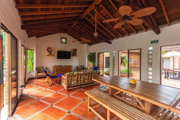 Khu ẩm thực ngoài trời