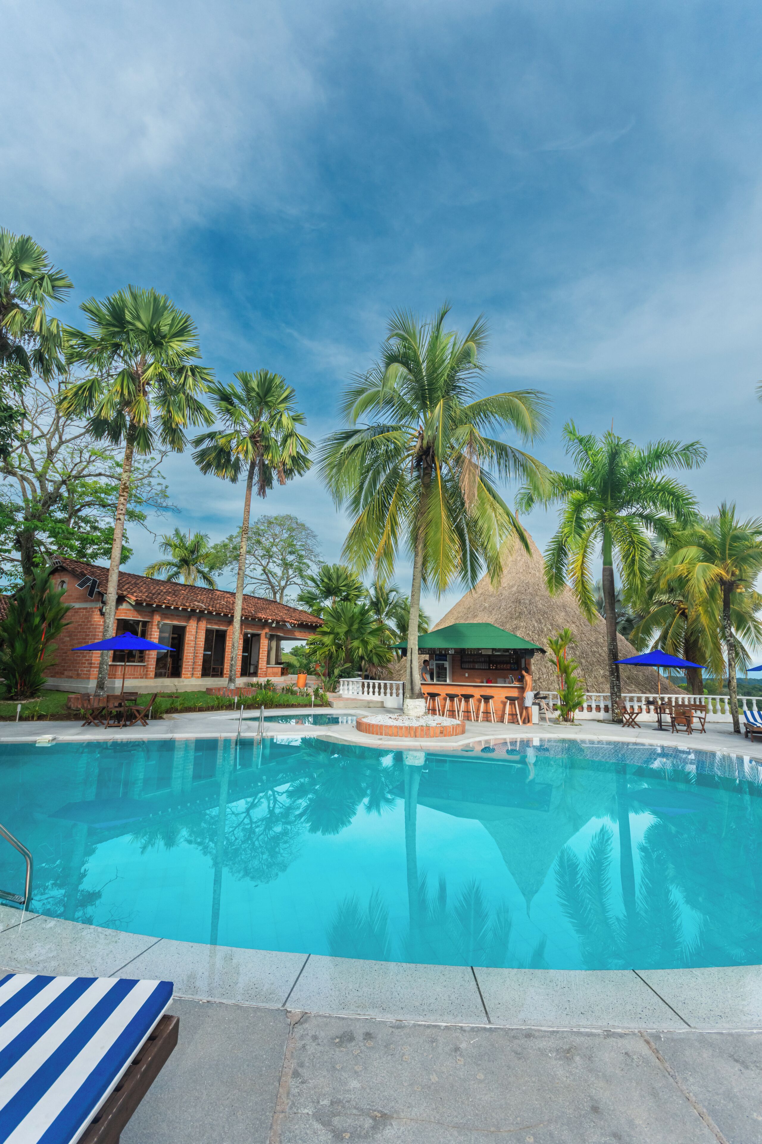 2 outdoor pools