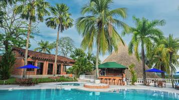 2 outdoor pools