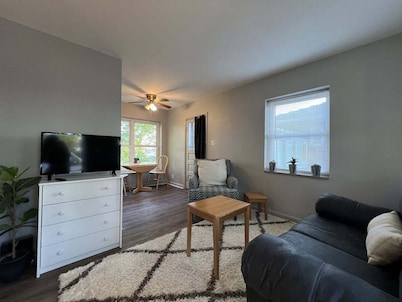 Deaconess Gateway 3 miles, Quiet, Open, 1BDRM, Private Parking & More!