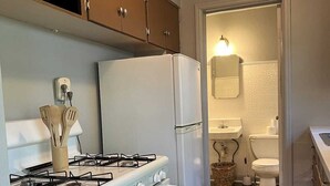A kitchen with a stove, oven, refrigerator, and cabinets. - Deaconess Gateway 3 miles, Quiet, Open, 1BDRM, Private Parking & More! (Evansville)