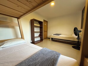 Family Room, Shared Bathroom | Premium bedding, down comforters, laptop workspace, free WiFi