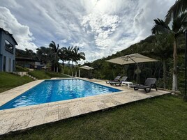 2 piscinas al aire libre, sillones reclinables de piscina