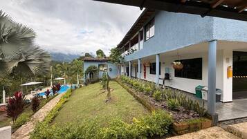 Fachada da propriedade