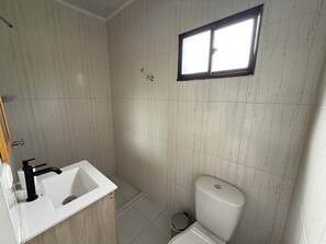 Superior Room | Bathroom | Shower, rainfall showerhead