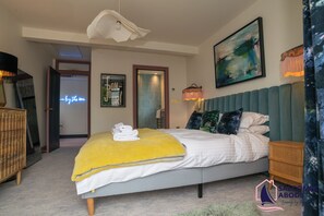 Room - Chic Devon Designer Oasis with hot tub (Kingsbridge)