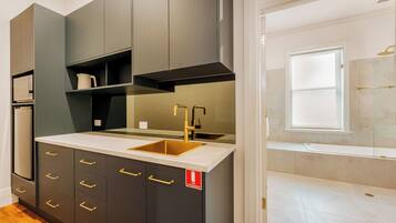 Comfort Apartment, Multiple Beds | Private kitchen
