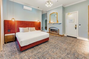 Deluxe Suite, 1 King Bed | Desk, iron/ironing board, free WiFi - Kincraig Hotel (Naracoorte)