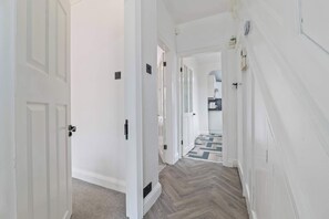 Interior - 4BR Leicester House - Sleeps 8 - Free Parking (Leicester)