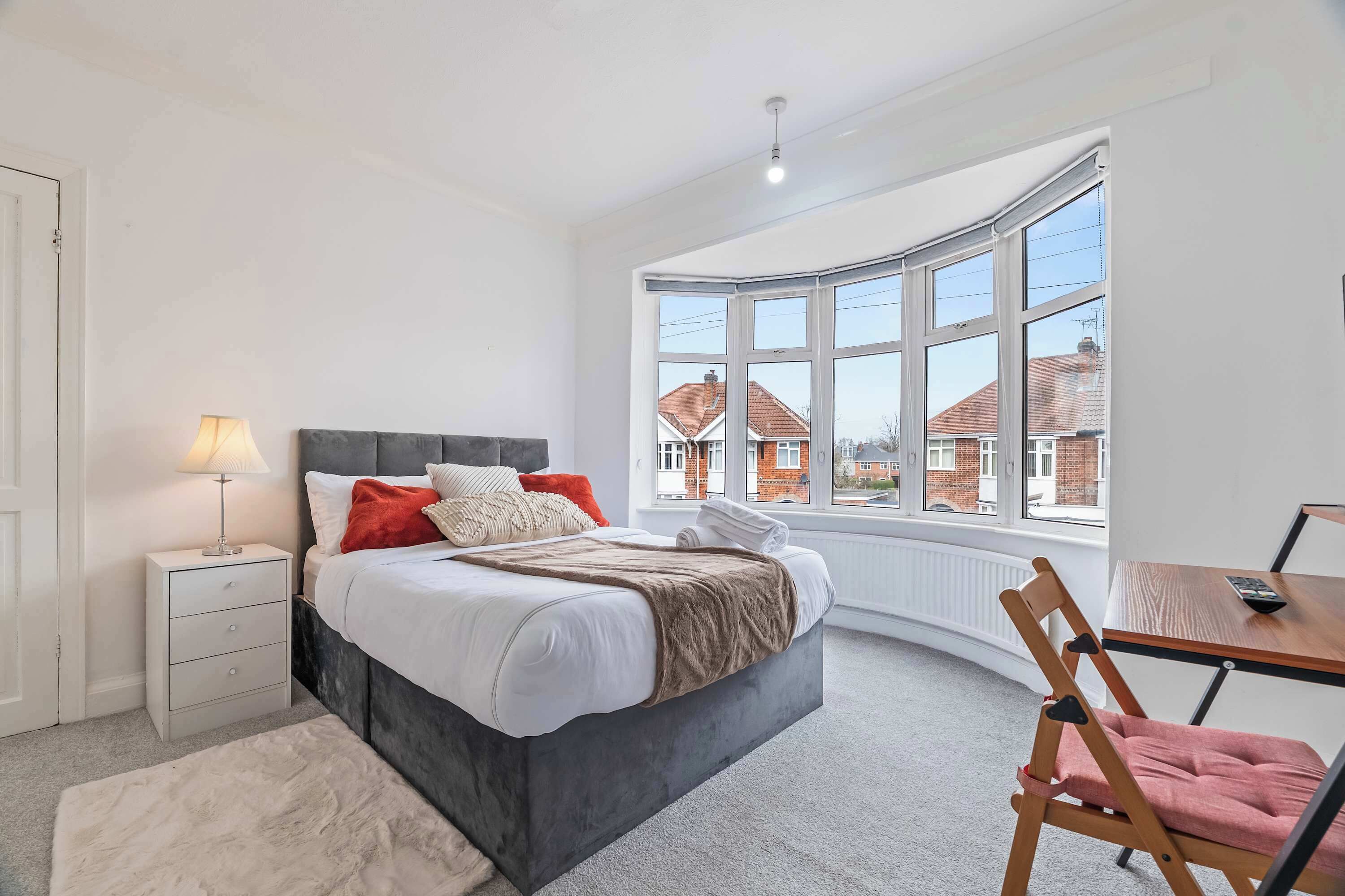 4 bedrooms, iron/ironing board, WiFi, bed sheets