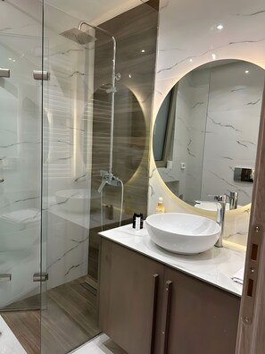 Shower, hair dryer, bidet, towels - Cozy Studio with a Heart-Stealing View (Gerakas)