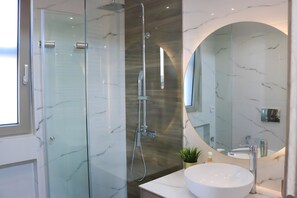 Shower, hair dryer, bidet, towels - Cozy Studio with a Heart-Stealing View (Gerakas)
