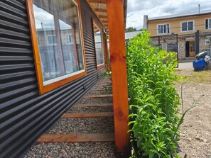 Exterior detail - Apart Hotel Plaza Araucaria, Individual Apartment 5 p. Mañihuales, Carretera Austral (Villa Mañihuales)