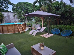 Tina de hidromasaje al aire libre