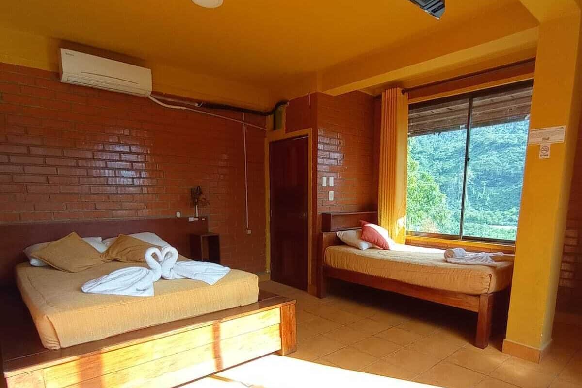 Habitación triple estándar, vista a la alberca