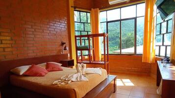 Kahden hengen standard-huone (yksi tai kaksi sÀnkyÀ), vuoristonÀköala