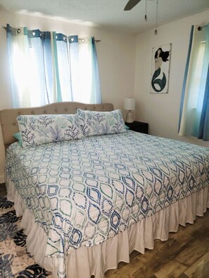 2 bedrooms, desk, iron/ironing board, WiFi - 2BR2BATH Venice Poolside Retreat (Venice)