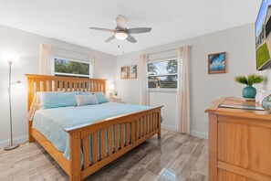 2 bedrooms, desk, iron/ironing board, WiFi - 2BR2BATH Venice Poolside Retreat (Venice)