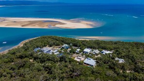 Beach nearby - Cooks Landing 4b 1770  -  close to 1770 calm water swimming bay (Seventeen Seventy)