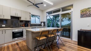Fridge, microwave, oven, stovetop - Cooks Landing 4b 1770  -  close to 1770 calm water swimming bay (Seventeen Seventy)