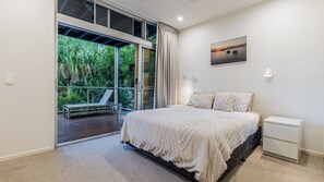 WiFi, bed sheets - Cooks Landing 4b 1770  -  close to 1770 calm water swimming bay (Seventeen Seventy)