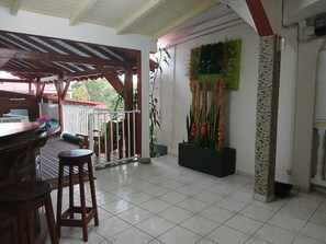 Interior - MAGNIFICENT FURNISHED VILLA WITH SWIMMING POOL AND MOUNTAIN VIEW (Petit-Bourg)