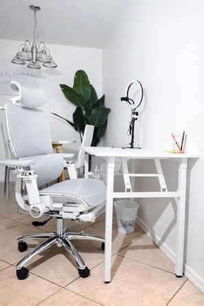 المنشأة من الداخل