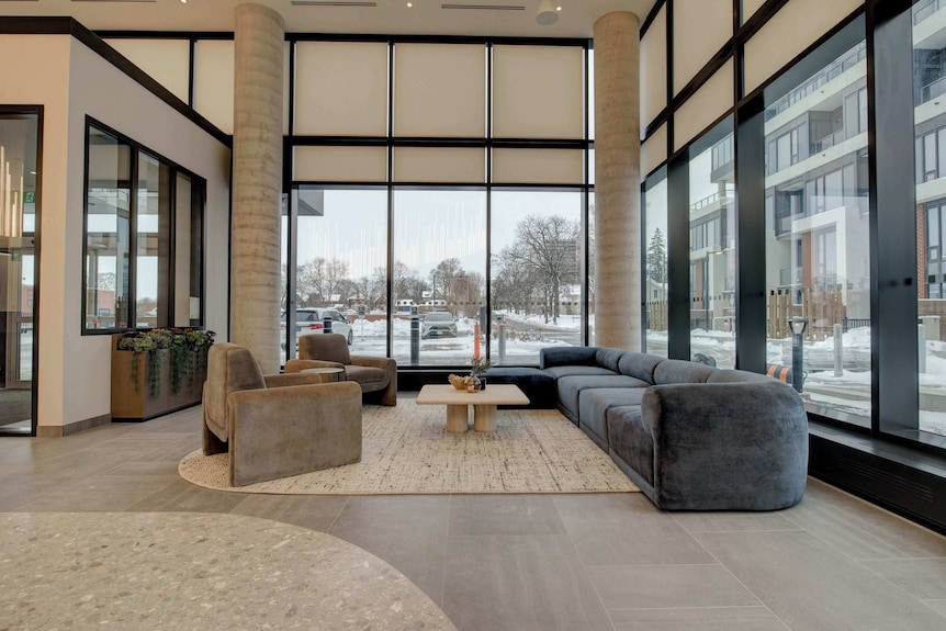 Stylish Downtown Suite With Patio & City Views - Waterloo
