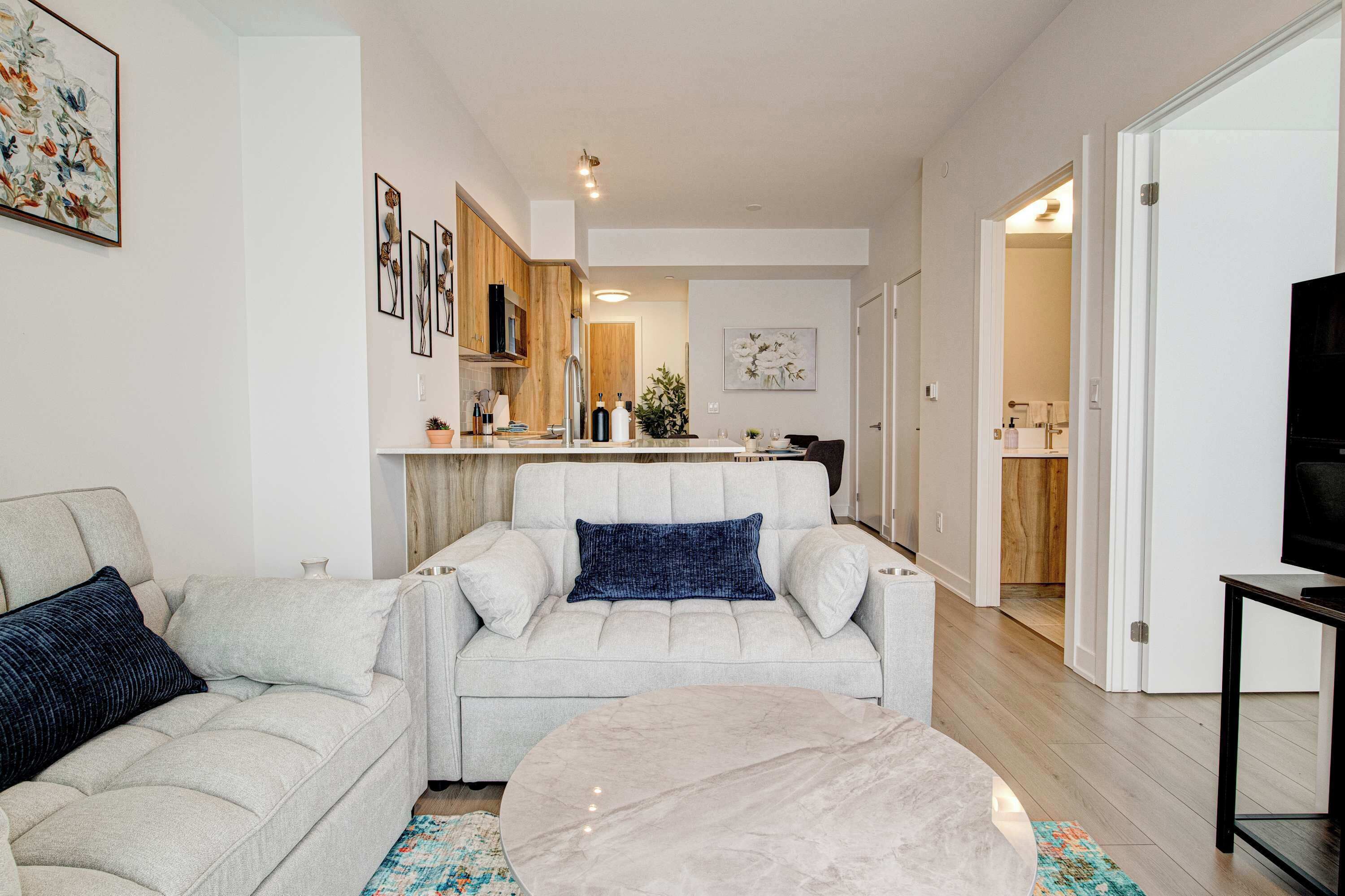 Modern High-rise Condo W City Views & Balcony - Kitchener