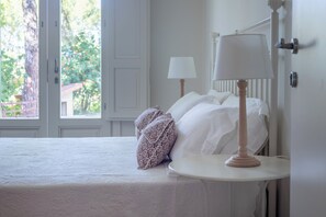 5 bedrooms, iron/ironing board, WiFi, bed sheets - Farm House. Country house with swimming pool. Sleeps 10. (Grammichele (CT),)
