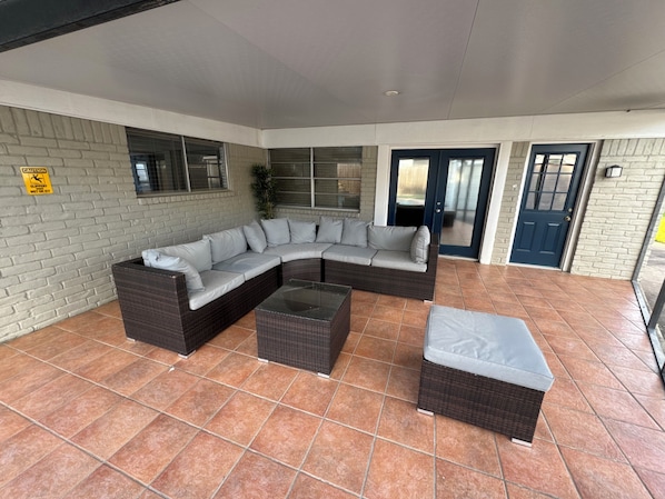 Terrace/patio - Spacious 4-bedroom house in Stafford- The Hideaway (Stafford)
