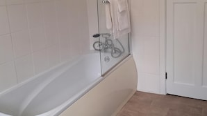 A bathroom with a glass-enclosed shower, a white bathtub, and a white door. - 2 Bed Home - Parking, Wifi, Smart Tv (Nottingham)