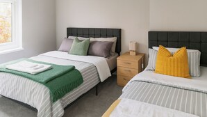 A hotel room with two beds, a nightstand, and a window. - 2 Bed Home - Parking, Wifi, Smart Tv (Nottingham)