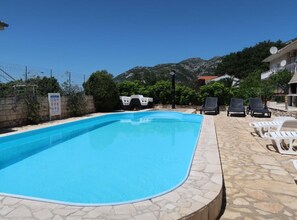 House (Four Bedroom Holiday Home with Terrac) | Outdoor pool
