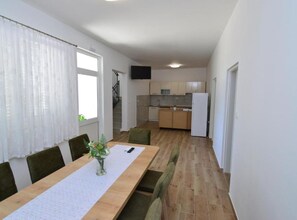 獨棟房屋 (Four Bedroom Holiday Home with Terrac) | 私人廚房 | 電冰箱