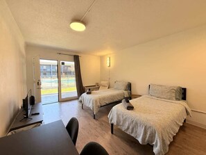 Strykjärn/strykbräda, wi-fi och sängkläder