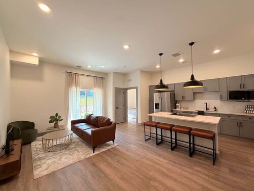 [R13] 2BD/2.5BA Condo. Brand New, Furnished & Work-Ready!