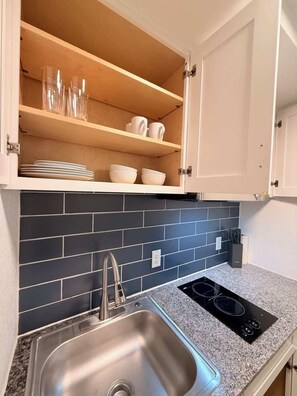 Private kitchen - [09] ATX Studio: 3 Twins, Sleeps 3 (Austin)