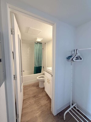 Dusche, Haartrockner, Shampoo