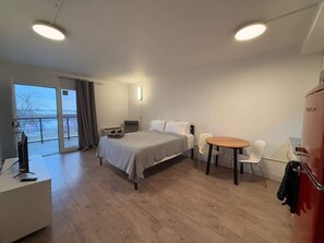 Iron/ironing board, WiFi, bed sheets - [38] ATX Studio: 1 Queen, Access to Gym & Laundry (Austin)