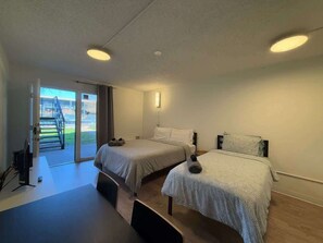 Iron/ironing board, WiFi, bed sheets - [07] ATX Studio: 1 Queen & 1 Twin, Sleeps 3 (Austin)