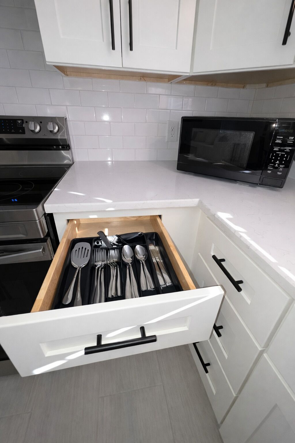 Refrigerador, microondas, horno y parrilla de estufa 